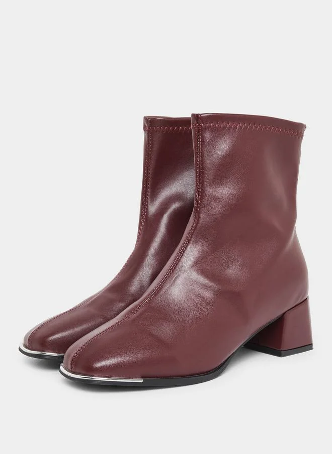 تايك تو حذاء بوت خمري بمقدمة مدببة